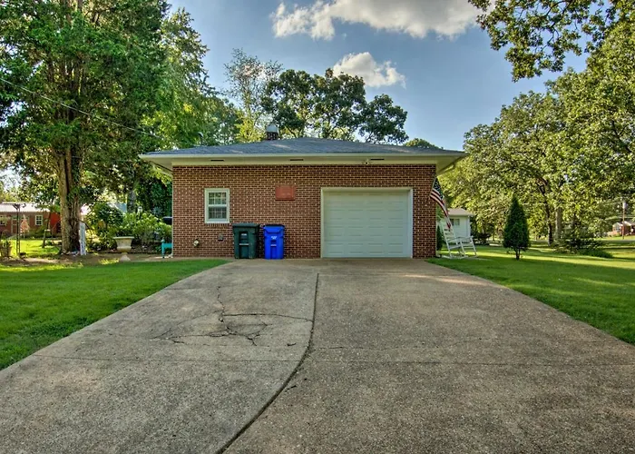 Charming Florence Getaway W/ Fireplace & Grill!