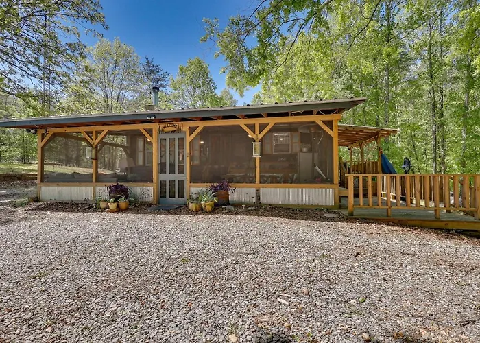 Pet-Friendly Haleyville Cabin Rental W/ Kayaks!